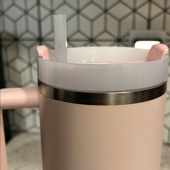New! Stanley 40 oz. Quencher H2.0 FlowState Tumbler Pink Dusk - Picture 12 of 13